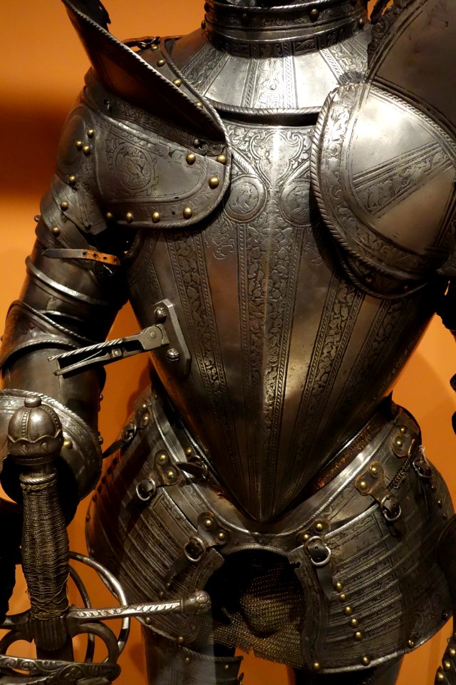 Field armor, Italy, late 16th century, view 2 - Glenbow Museum - DSC00588