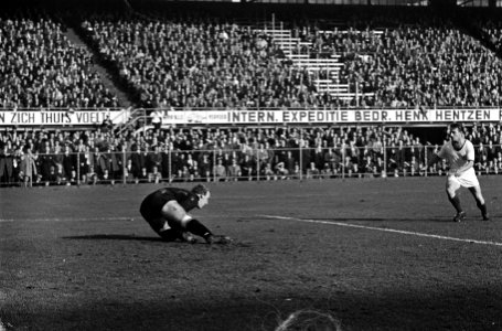 Feyenoord tegen Blauw-Wit 3-0. Spelmomenten, Bestanddeelnr 915-7008