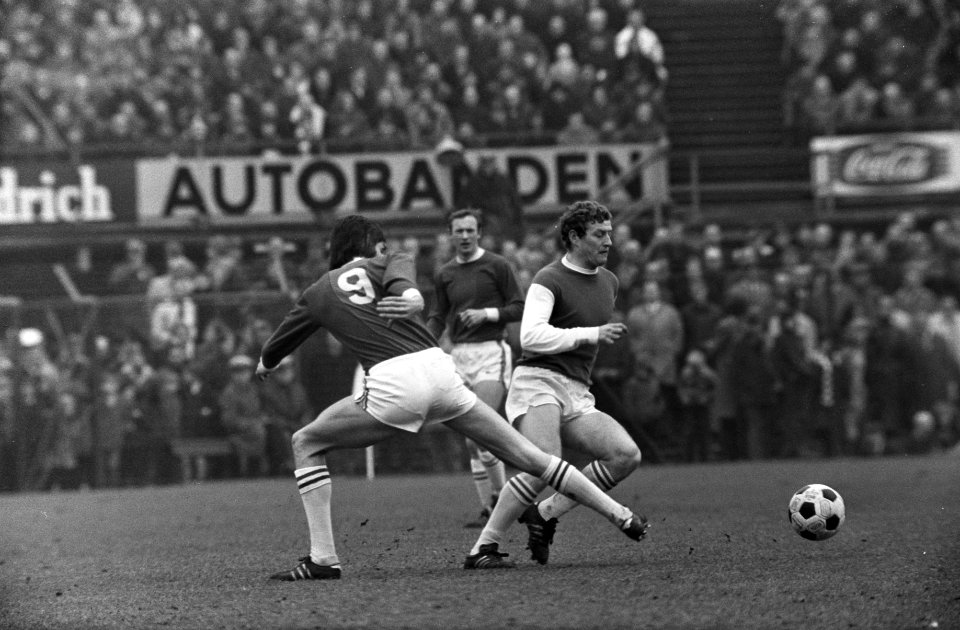 Feyenoord tegen ADO 0-0. Nummer 17 Ton Thie (keeper ADO) in aktie, Bestanddeelnr 923-3262