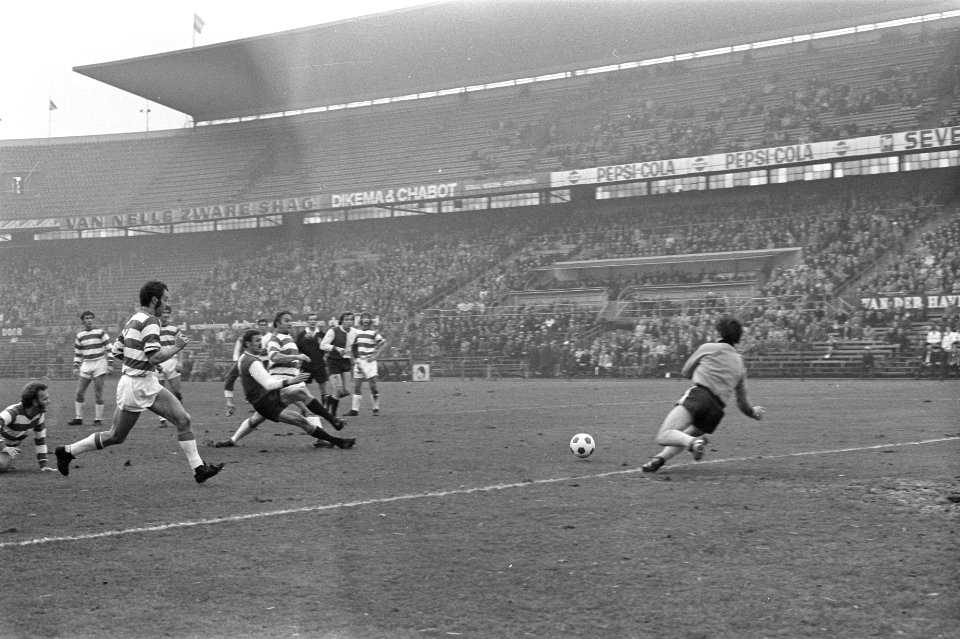 Feyenoord tegen Blauw-Wit 3-0, beker, actie, Bestanddeelnr 925-2954