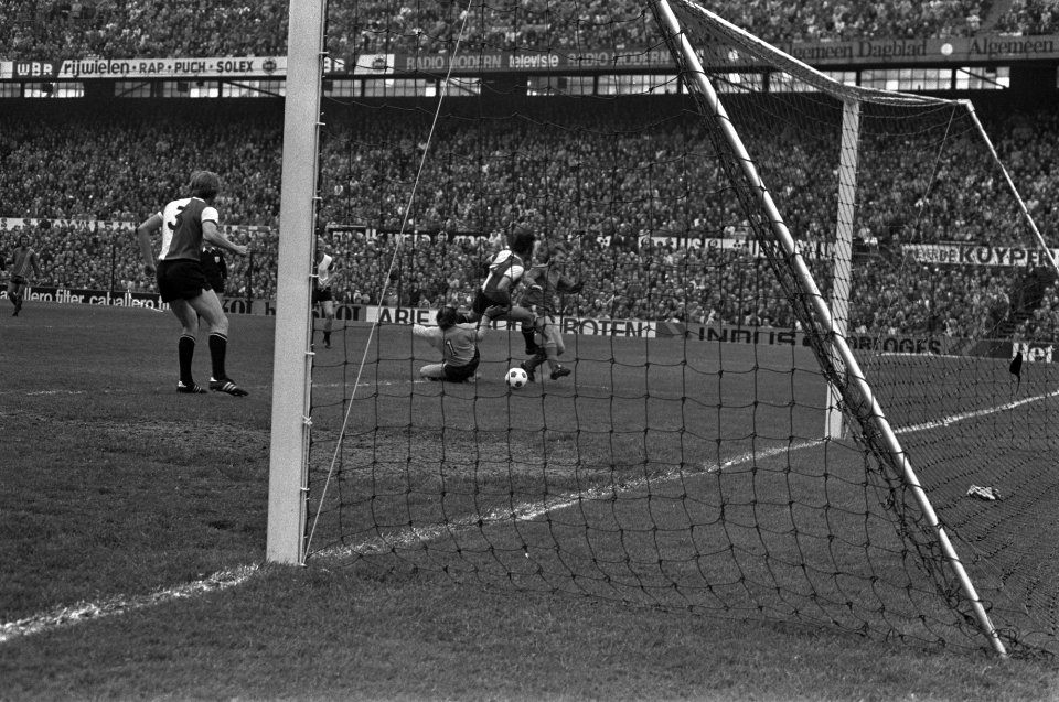 Feyenoord tegen FC Twente 3-2, (Feyenoord kampioen), Twente doelpunt (1e), Bestanddeelnr 927-1714