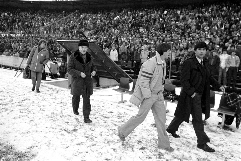 Feyenoord tegen Ajax 4-2, bij begin 2e helft kwamen Cruyf en Feyenoords hulptrai, Bestanddeelnr 931-1925