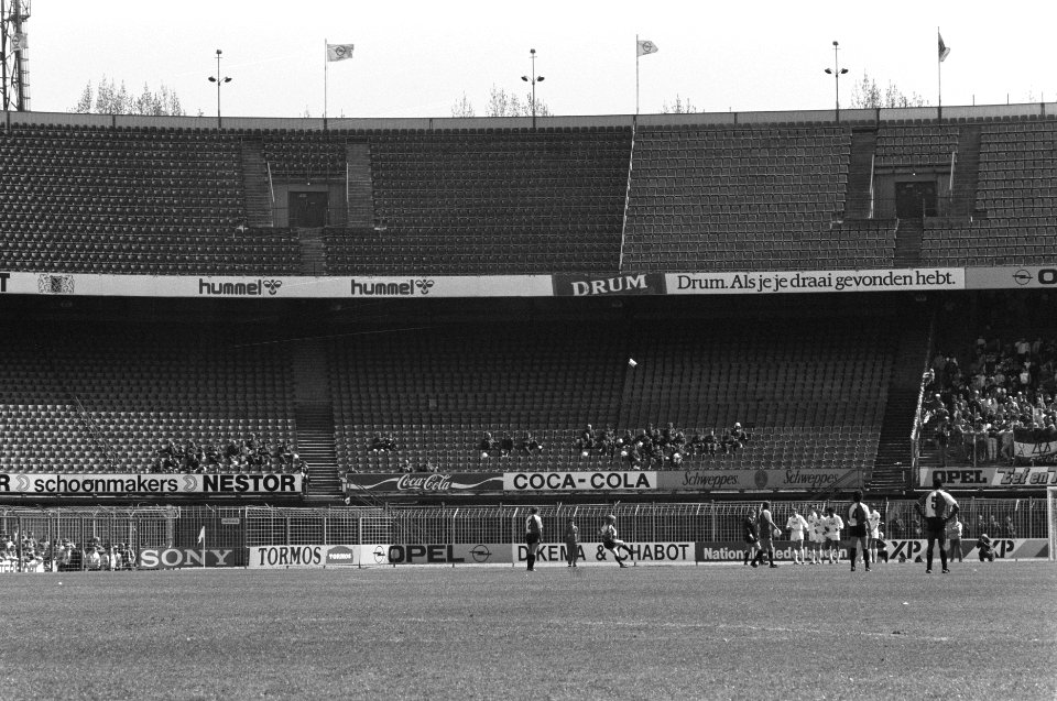 Feyenoord tegen Ajax, lege tribunes, Bestanddeelnr 934-2352