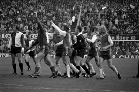 Feyenoord tegen AZ67 2-1, consternatie na Feyenoords 2e doelpunt, scheidsrechter, Bestanddeelnr 927-5099