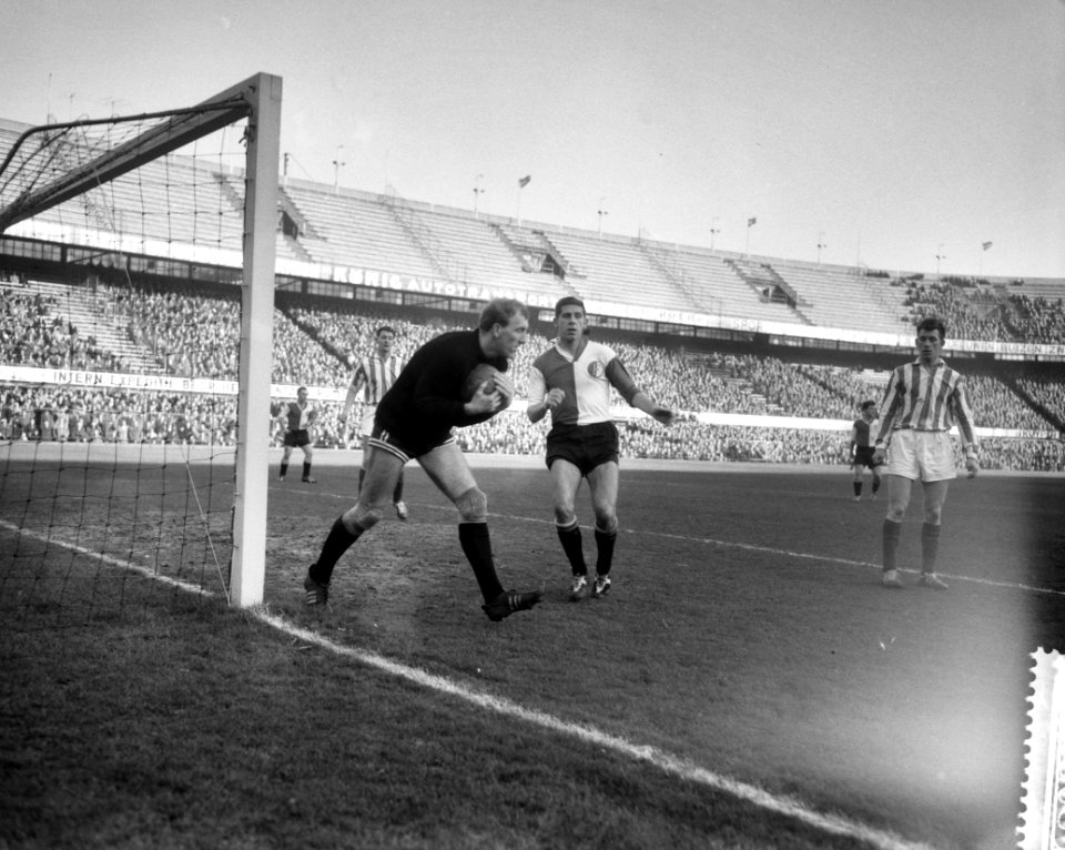 Feyenoord tegen Blauw-Wit 2-0, v.l.n.r. Althof, Van Heeswijk , Meijers, Van de G, Bestanddeelnr 911-0083