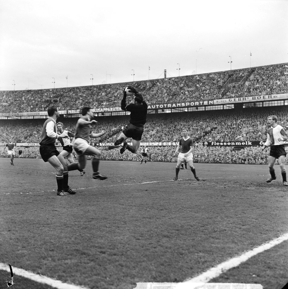 Feyenoord tegen Sparta 0-1, spelmoment, vlnr Veldhoen, Klaassens, Laseroms e, Bestanddeelnr 916-3214