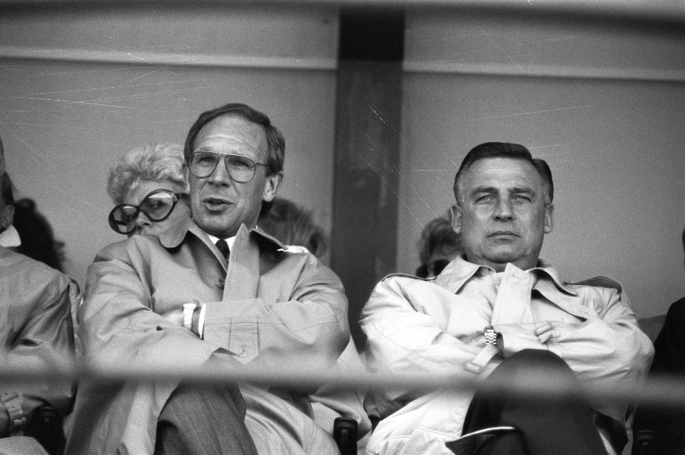 Feyenoord tegen Ajax, nieuw algemeen directeur Hans Kraay (l) met Gerard Kerkum , Bestanddeelnr 934-2351