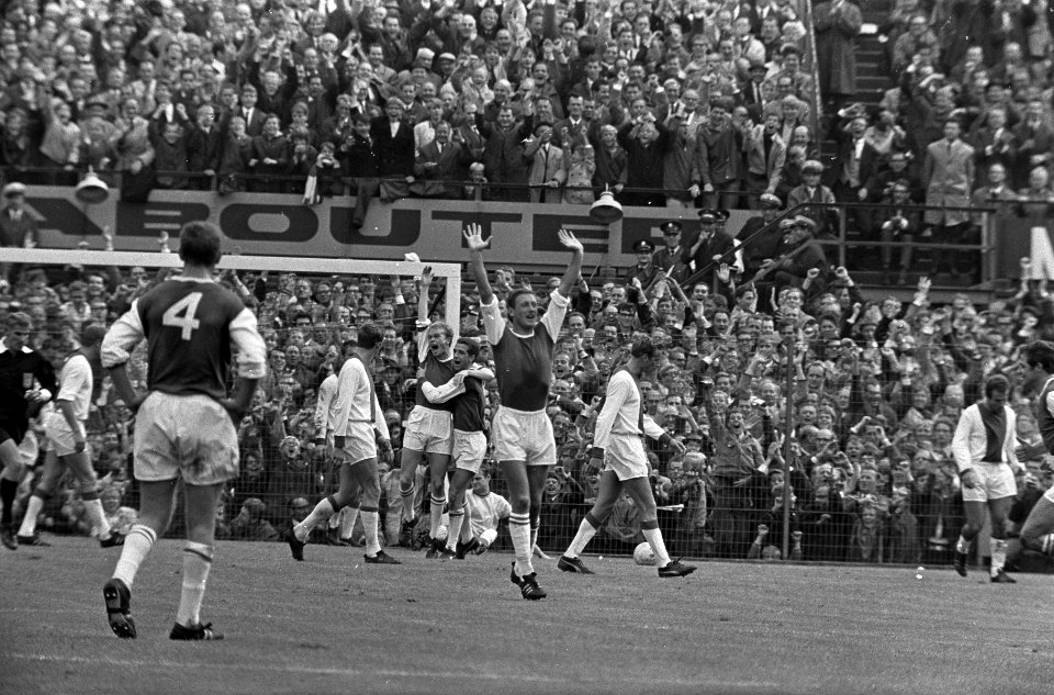 Feyenoord tegen Ajax 1-0. Gerls scoort, Bals is geslagen. Kindvall en Jansen oma, Bestanddeelnr 920-6715