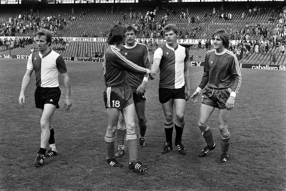 Feyenoord tegen FC Twente 1-2, vlnr na afloop Vreyz A Mühren en Nico Jansen, Bestanddeelnr 929-1787
