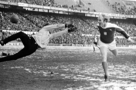 Feyenoord tegen Ajax 1-1, Geels kopt Ajax gelijkmaker in, Bestanddeelnr 929-5685