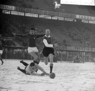 Feyenoord tegen FC Twente 4-0, Kruiver in duel met keep Warringa, Bestanddeelnr 918-6820