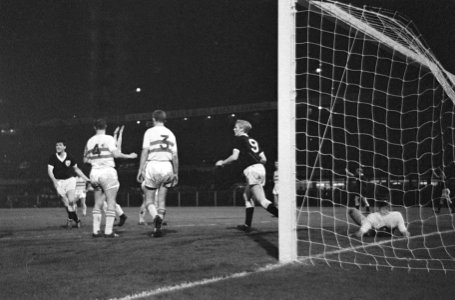 Feyenoord tegen Hotspur 1-3. Eerste Engels doelpunt, Bestanddeelnr 913-1291