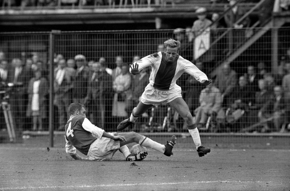 Feyenoord tegen Ajax 1-0. Nummer 21 Nuninga in duel met Kraay, Bestanddeelnr 920-6720