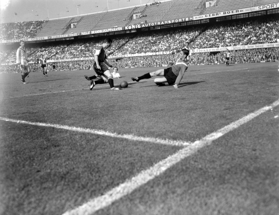 Feyenoord tegen SC Enschede Keeper Dijkmans en Bennaars, Bestanddeelnr 912-9103