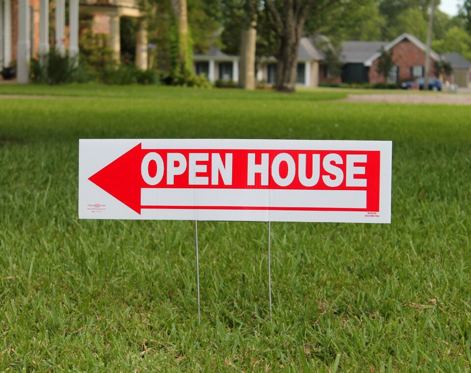 Property sign arrow