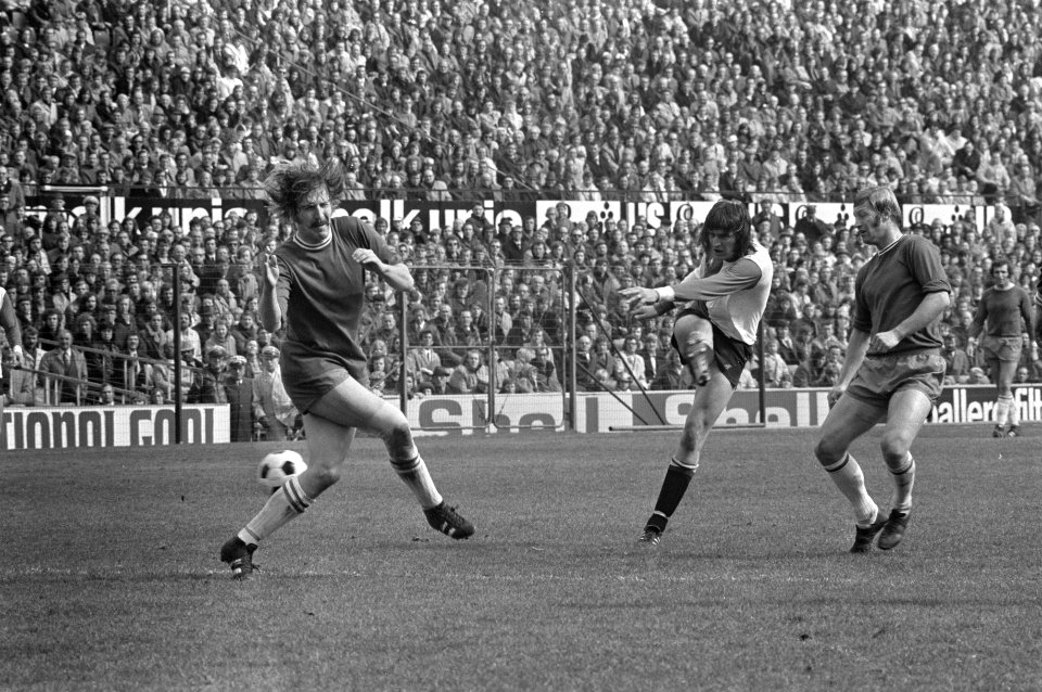 Feyenoord tegen Sparta 3-3, Lex Schoenmaker (midden) scoort 3-0, Bestanddeelnr 926-3284