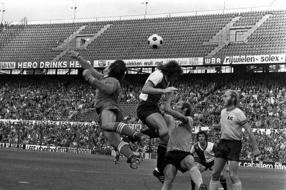Feyenoord tegen Roda JC 4-0, Geilman duikt verkeerd, samen met Schneider, Kriste, Bestanddeelnr 927-4237