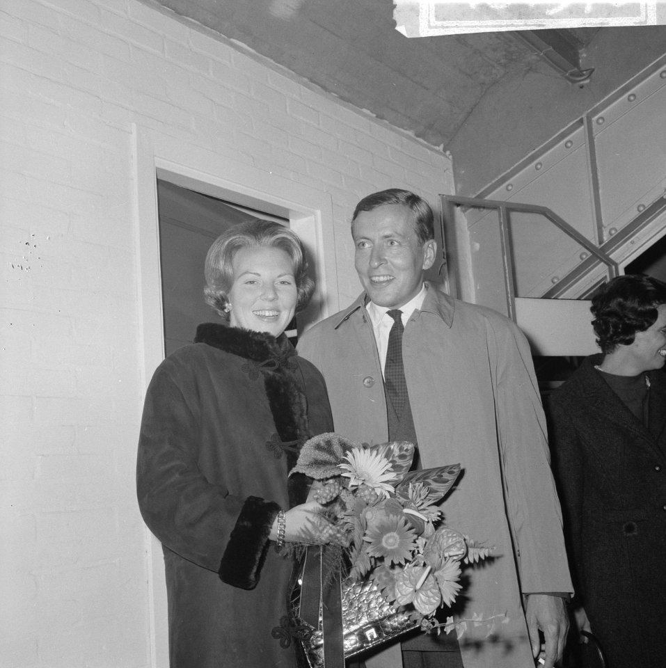 Feyenoord tegen Real Madrid 2-1, prinses Beatrix en Claus von Amsberg, Bestanddeelnr 918-1570