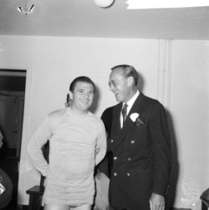 Feyenoord tegen Real Madrid 2-1, prins Bernhard met Puskas in kleedkamer, Bestanddeelnr 918-1556