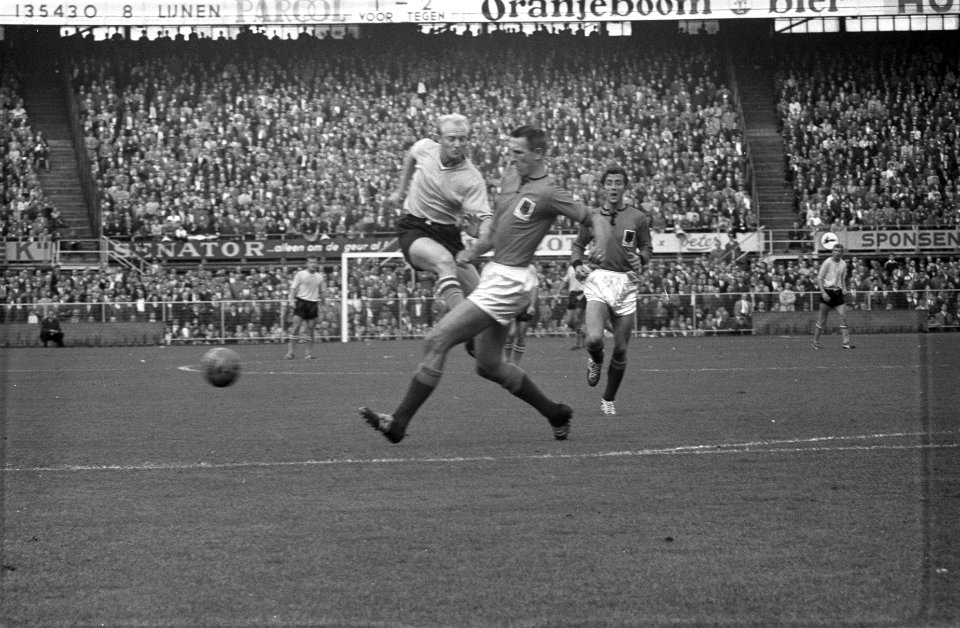 Feyenoord tegen Volendam 2-5, Jonny Schilder een struikelblok voor Piet Kruiver, Bestanddeelnr 914-3170