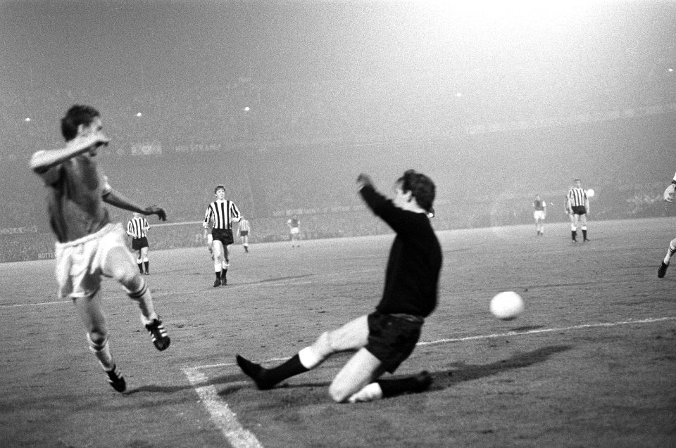 Feyenoord tegen Reykjavik 12-0, 1e wedstrijd in de Europa Cup Keeper Petursson, Bestanddeelnr 922-8012