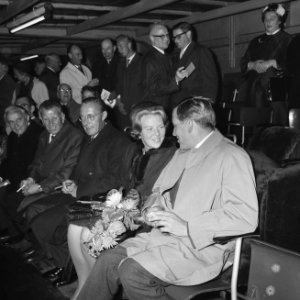 Feyenoord tegen Real Madrid 2-1, prins Bernhard , Beat en Claus op tribune, Bestanddeelnr 918-1571