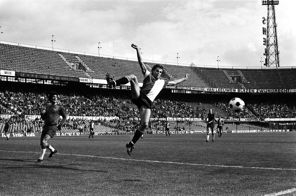 Feyenoord tegen Haarlem 5-0, Peter Houtman mist voorzet, Bestanddeelnr 929-9040