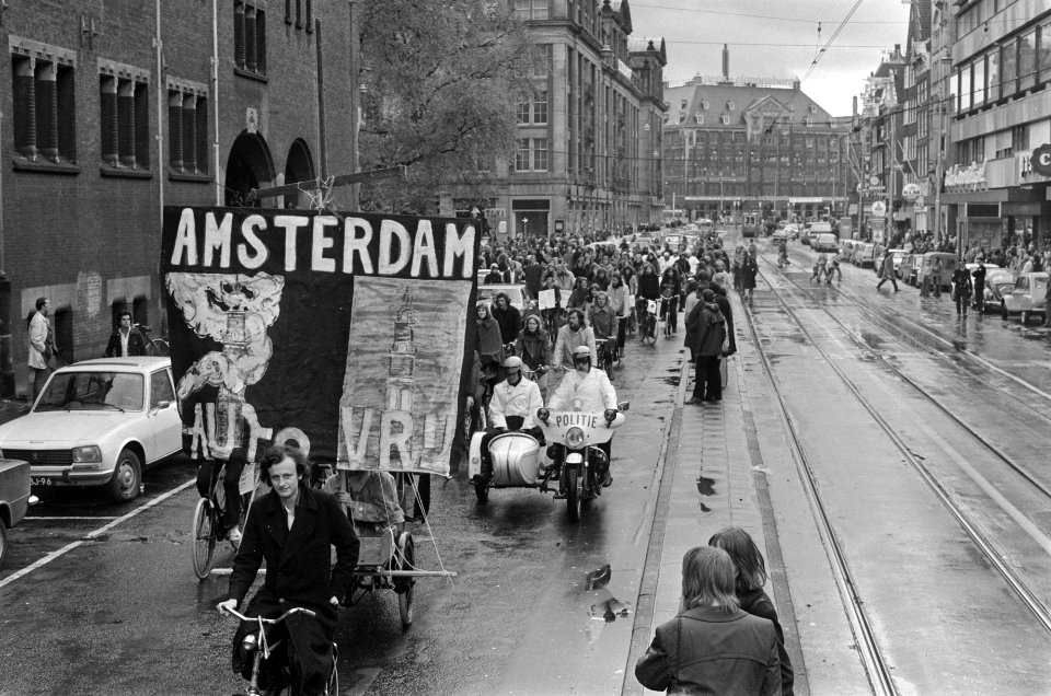 Fietsdemonstratie tegen autoverkeer in binnenstad in Amsterdam fietsdemonstrati, Bestanddeelnr 927-5078