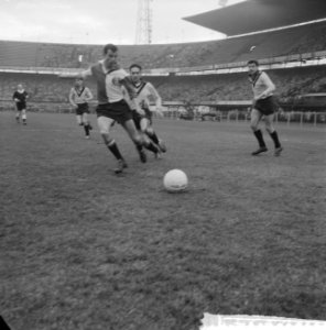 Feyenoord tegen VVV 3-3, Coen Moulijn in actie, Bestanddeelnr 911-9534