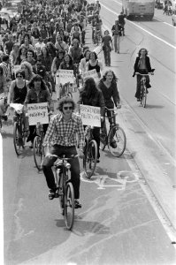 Fietstocht door Amsterdam voor autovrije binnenstad, Bestanddeelnr 927-2575