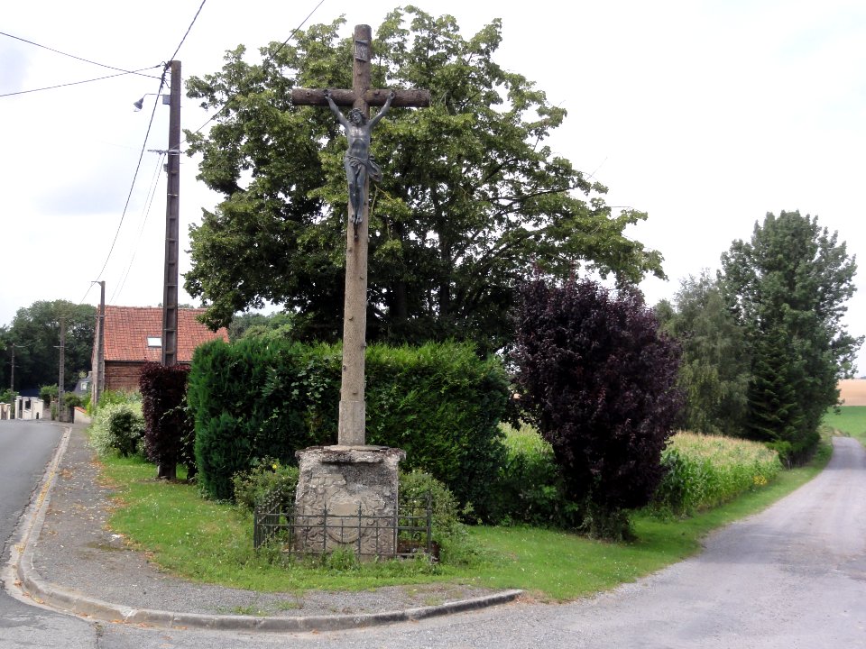 Fieulaine (Aisne) croix de chemin (bois)