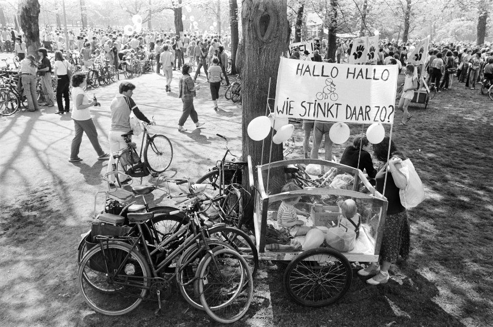 Fietsdemonstratie in Adam tegen autoterreur, ongeveer 15.000 deelnemers enkel, Bestanddeelnr 932-1611