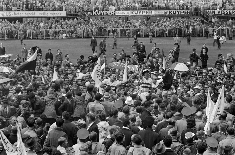 Feyenoord tegen Rapid Feyenoord kampioen Feestvreugde van Feyenoord, Bestanddeelnr 912-5296