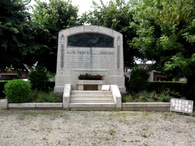 Fieulaine (Aisne) monument aux morts
