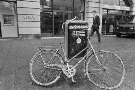 Fiets vol vogelpoep op Leidseplein Amsterdam, Bestanddeelnr 933-8816