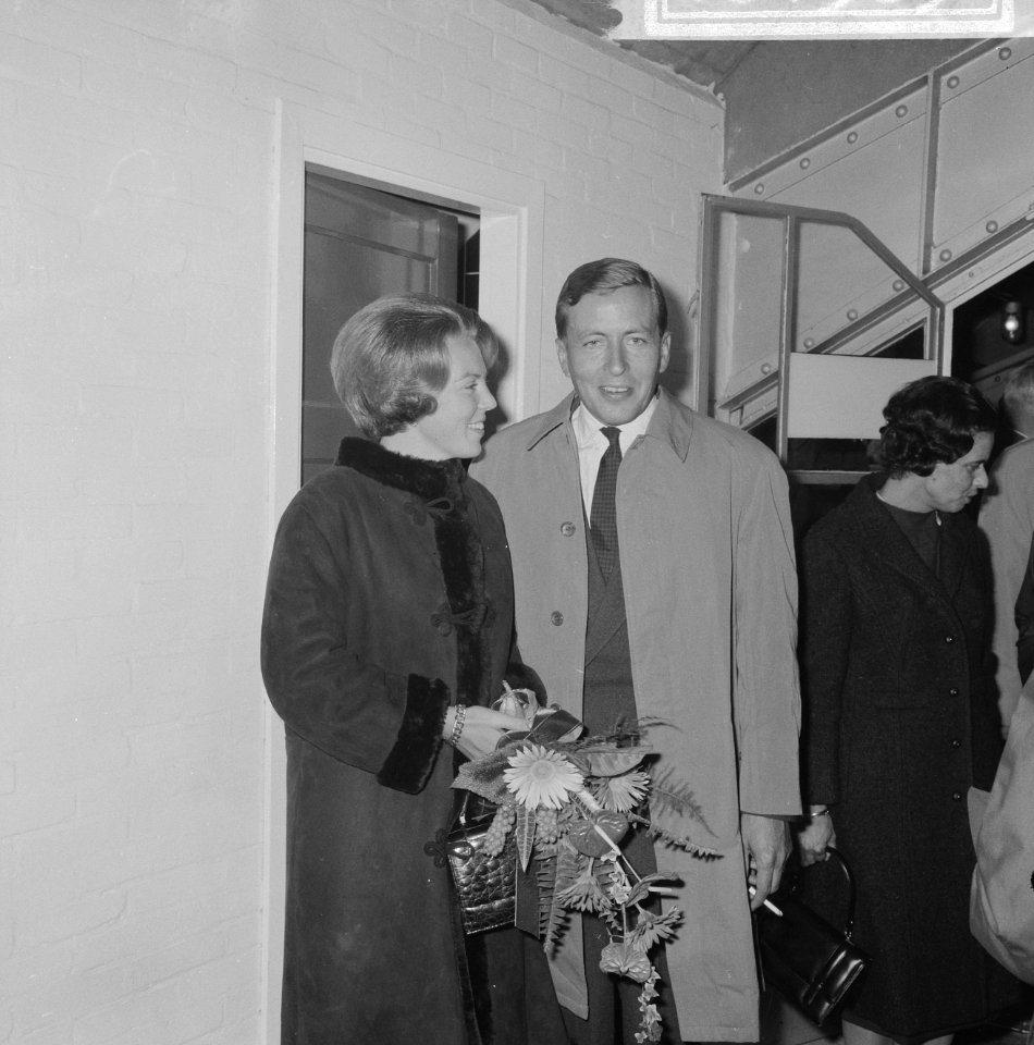 Feyenoord tegen Real Madrid 2-1, prinses Beatrix en Claus von Amsberg, Bestanddeelnr 918-1569