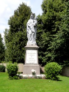 Fieulaine (Aisne) statue Notre Dame de Paix
