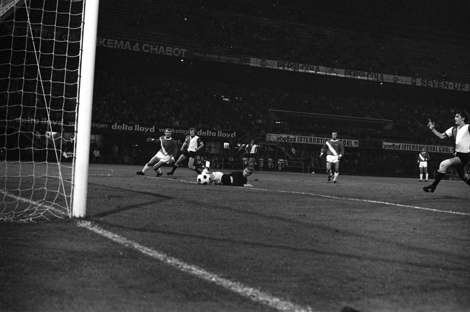 Feyenoord tegen Rumelange 9-0, Europacup III , Jansen scoort 1-0, Bestanddeelnr 925-8734