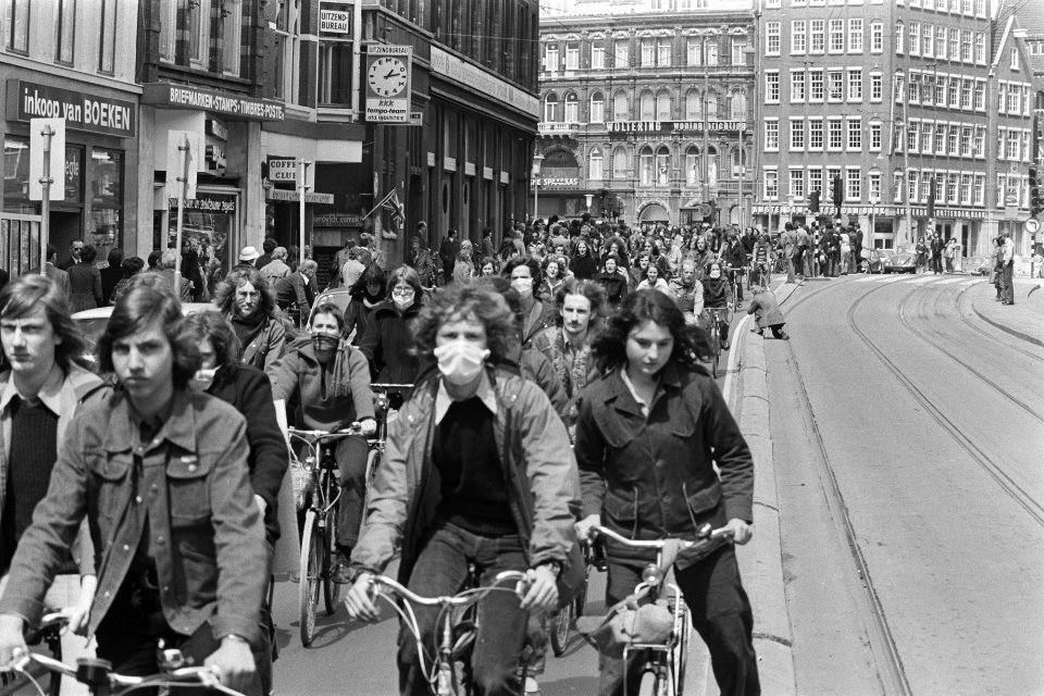 Fietstocht Amsterdam autovrij in Amsterdam overzicht stoet fietsers, Bestanddeelnr 927-1855