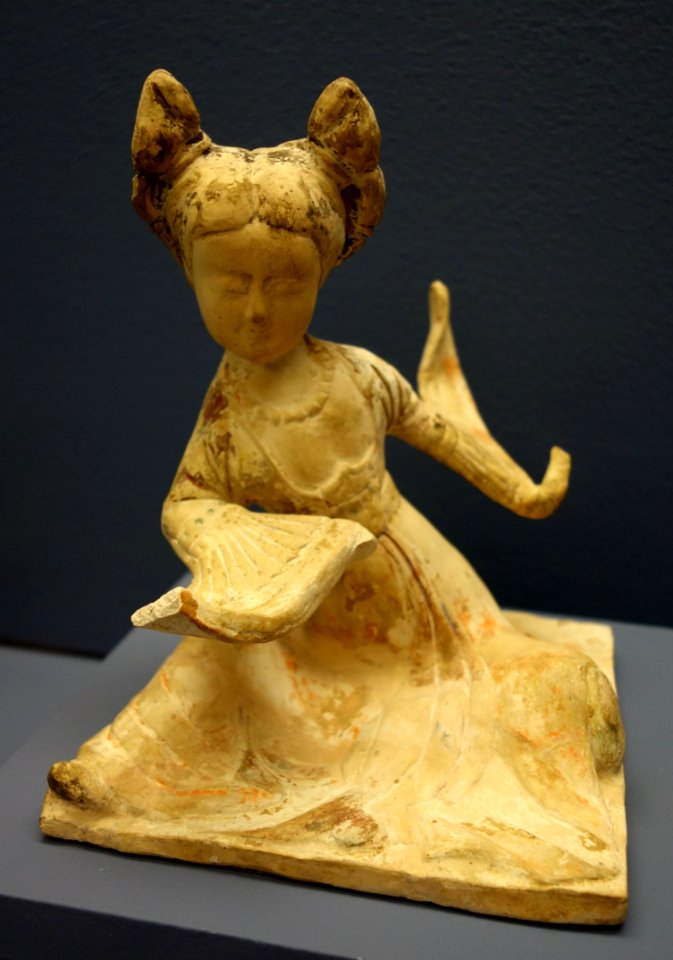 Figure of seated dancer, China, Tang dynasty, 618-906 AD, unglazed earthenware, painted - Fitchburg Art Museum - DSC08747