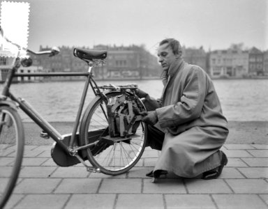 Fiets met veerspanning als motor, Bestanddeelnr 906-8857