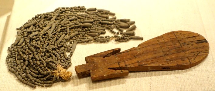 Figure with clay braids, Egypt, Middle Kingdom, Dynasties 11-12, c. 2134-1784 BC, wood, pigment, clay beads, string - Oriental Institute Museum, University of Chicago - DSC07851