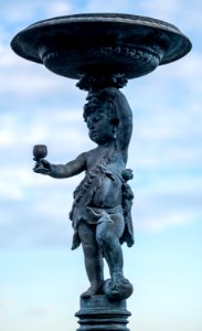 Figur auf dem Brunnen vor der Nervenklinik in Tübingen photo