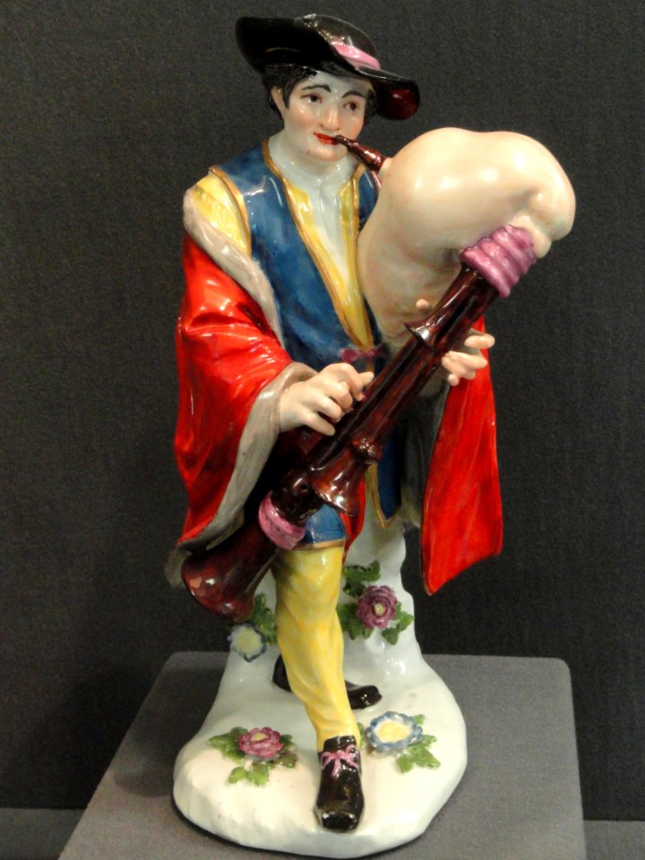 Figure of a Savoyard-bagpiper, c. 1741-1745, Meissen, modellers Johann Joachim Kandler and Friedrich Elias Meyer, hard-paste porcelain, overglaze enamels, gilding - Gardiner Museum, Toronto - DSC00877