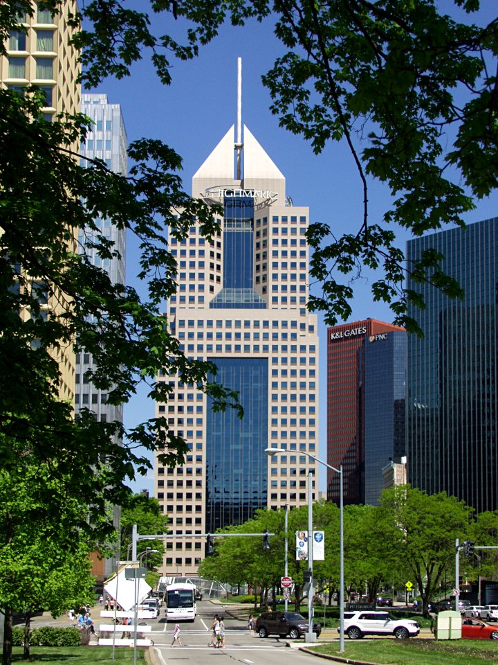 Fifth Avenue Place, Pittsburgh, 2015-05-10, 01