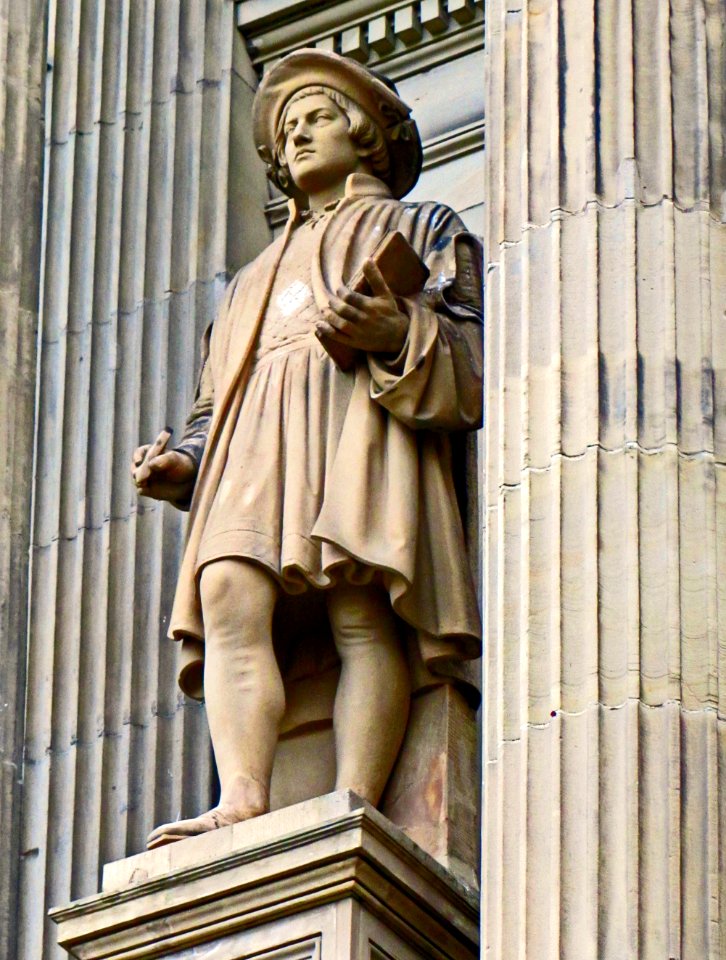 Figur an der Fassade des Städel