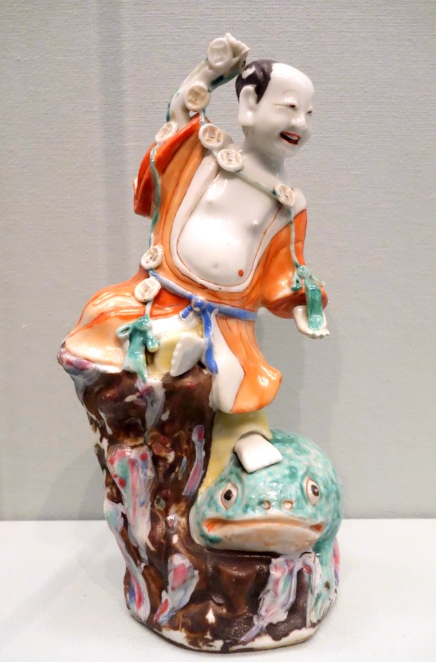 Figure of the deity Liu Hai and his toad, China, Jingdezhen, Jiangxi province, Qing dynasty, approx. 1850-1900 AD, porcelain - Asian Art Museum of San Francisco - DSC01660