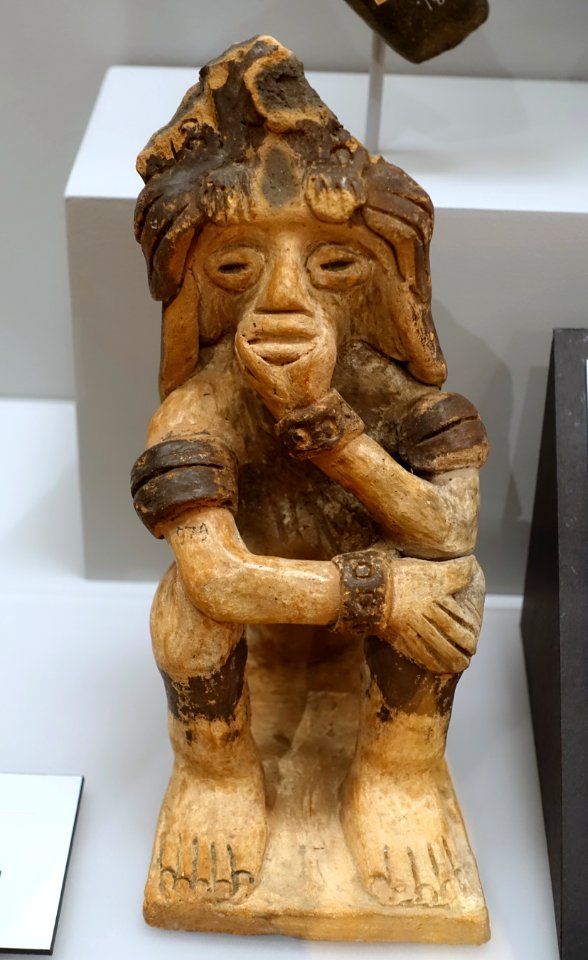 Figurine, western central Mexico, c. 300 BC to 200 AD, collected during the Mexican-American war by Caleb Cushing, terra cotta - Meso-American collection - Peabody Museum, Harvard University - DSC06060
