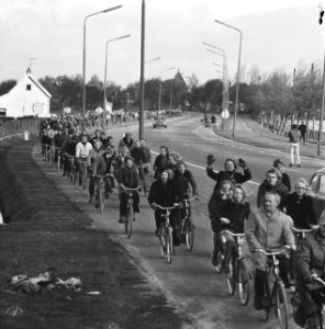 Fietsende supporters, Bestanddeelnr 926-8182