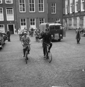 Fietsende persconferenties over Leidsestraatroute voor fietsers, Bestanddeelnr 911-6442